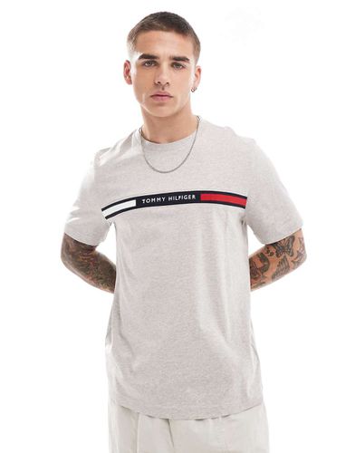 T-shirt grigia con bandiera lineare - Tommy Hilfiger - Modalova