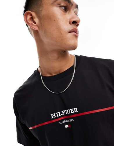 T-shirt nera con logo a righe - Tommy Hilfiger - Modalova