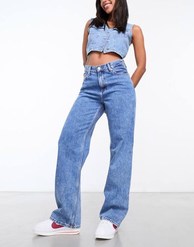 Betsy - Jeans dritti a vita medio alta lavaggio medio - Tommy Jeans - Modalova