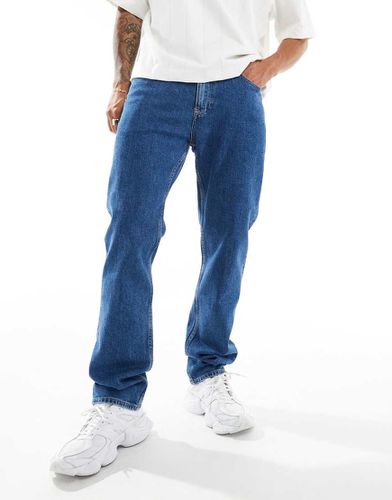 Ryan - Jeans dritti regular fit lavaggio medio con bandiera - Tommy Jeans - Modalova