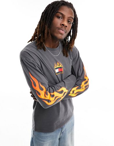 T-shirt a maniche lunghe antracite con stemma del logo in fiamme - Tommy Jeans - Modalova