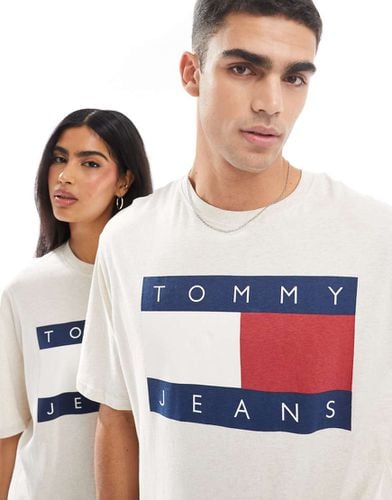 T-shirt sporco unisex con logo a bandiera grande - Tommy Jeans - Modalova