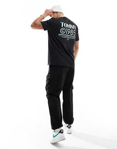 T-shirt nera vestibilità classica con logo fluo 1985 - Tommy Jeans - Modalova