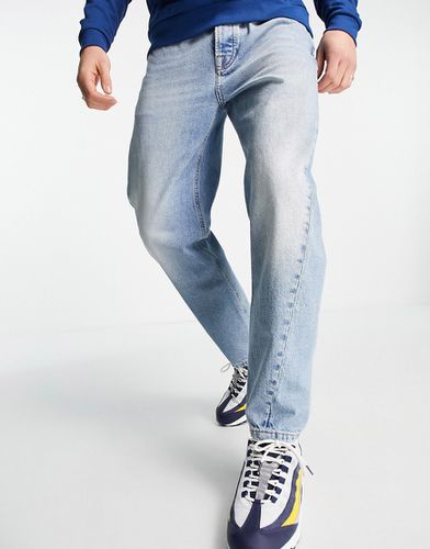 Jeans affusolati con fondo curvo lavaggio azzurro - Topman - Modalova