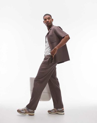 Pantaloni plissé a fondo ampio marroni in coordinato - Topman - Modalova