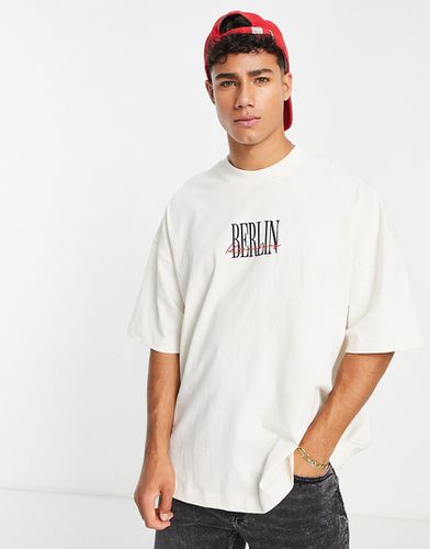 T-shirt super oversize écru con ricamo "Berlin" - Topman - Modalova