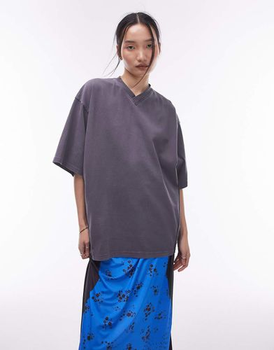 T-shirt oversize lavaggio acido antracite con scollo a V - Topshop - Modalova