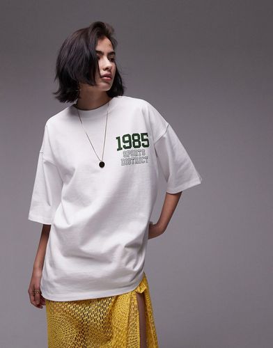T-shirt bianca oversize con grafica "1985 Sports District" - Topshop - Modalova