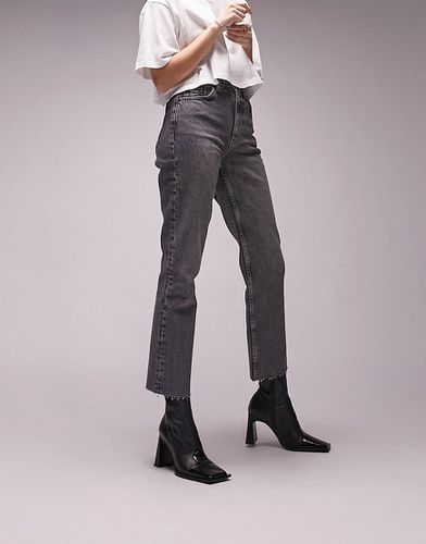 Jeans dritti cropped a vita medio alta con bordi grezzi scuro - Topshop - Modalova