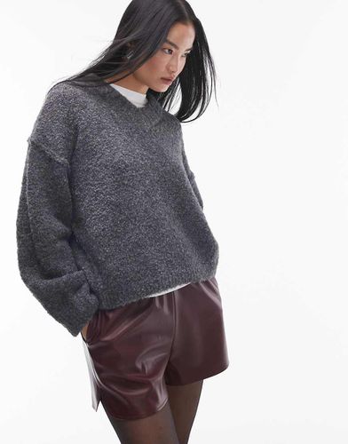 Maglione in bouclé antracite con scollo alto a V - Topshop - Modalova