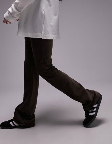 Pantaloni a zampa elasticizzati in velluto a coste color cioccolato - Topshop - Modalova