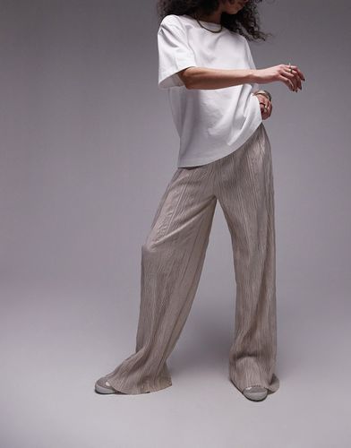 Pantaloni a fondo ampio stropicciati plissé color pietra - Topshop - Modalova