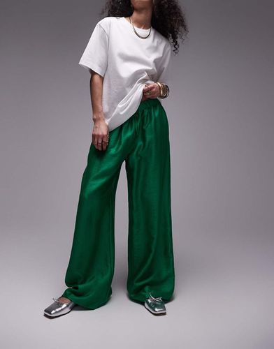 Pantaloni dritti in raso testurizzato verdi con coulisse - Topshop - Modalova