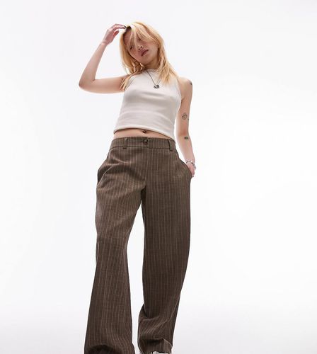 Pantaloni a vita bassa a righe marroni - Topshop Petite - Modalova