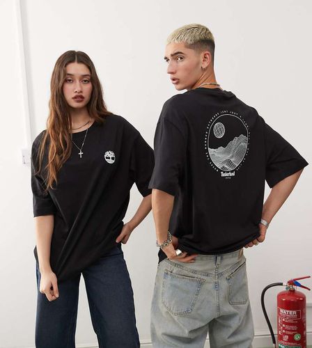 T-shirt nera oversize con stampa stilizzata di montagna - In esclusiva per ASOS - Timberland - Modalova