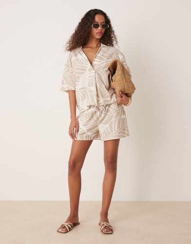 Short d'ensemble raille haute avec imprimé feuille oversize ton sur ton - Vila - Modalova