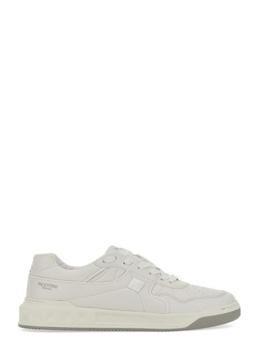 Low-top one stud" sneaker - valentino garavani - Modalova