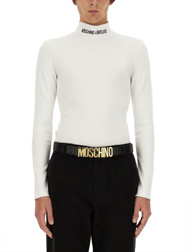 Moschino upsidedown logo t-shirt - moschino - Modalova