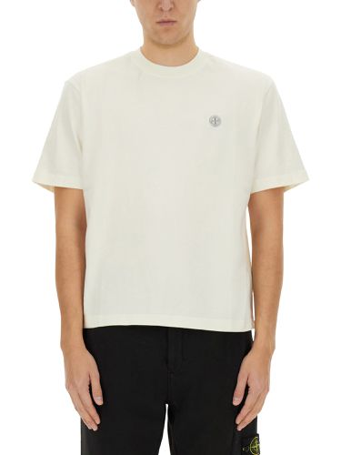 Stone island t-shirt with logo - stone island - Modalova