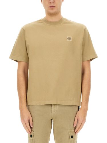 Stone island t-shirt with logo - stone island - Modalova