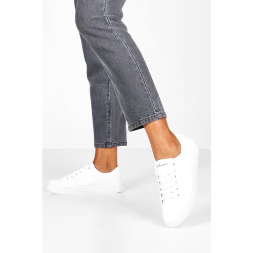 Scarpe da ginnastica basse Basic con lacci - boohoo - Modalova
