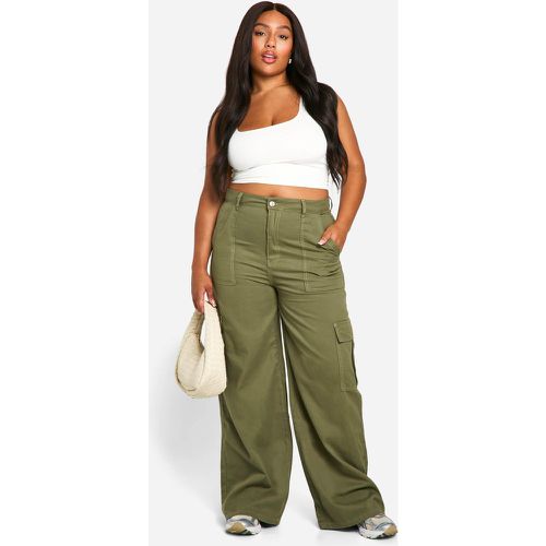 Jeans Cargo comodi Plus Size, Verde - boohoo - Modalova