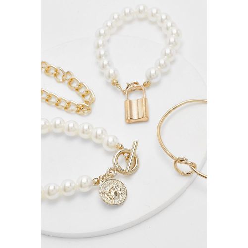 Bracciali con perle e lucchetto - set di 2 paia - boohoo - Modalova