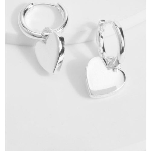 Orecchini a cerchio color argento con pendente a cuore - boohoo - Modalova
