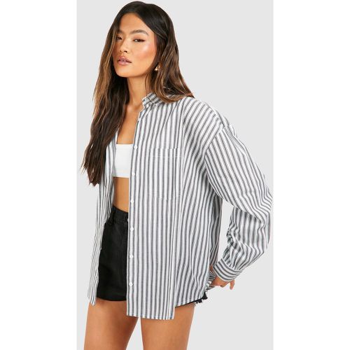 Oversized Pocket Detail Stripe Shirt - boohoo - Modalova