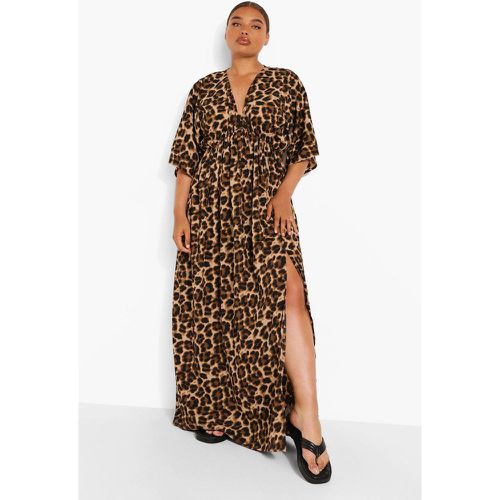 Vestito maxi Plus Size leopardato con maniche ad ala di pipistrello - boohoo - Modalova