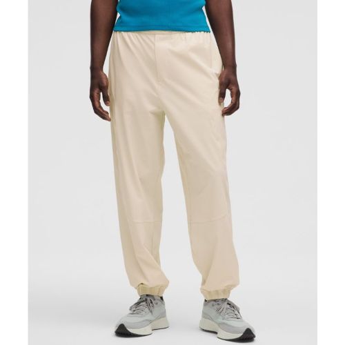 “ Pantalon de jogging tissÃ© lÃ©ger Collection SLNSHs â€“ Taille M - lululemon - Modalova