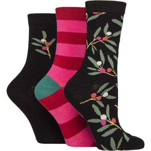Ladies 3 Pair Caroline Gardner Christmas Patterned Cotton Socks Holly & Stripes 4-8 - SockShop - Modalova