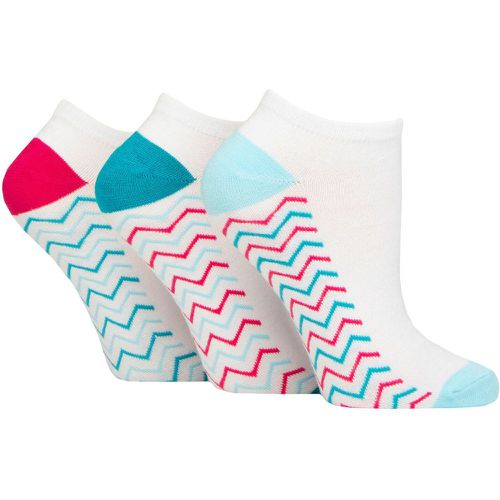 Women's 3 Pair Plain, Patterned and Contrast Heel Bamboo Trainer Socks Zig Zag Sole Pink / Teal 4-8 - Wildfeet - Modalova