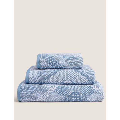 Pure Cotton Repeat Diamond Towel navy - Marks & Spencer - Modalova