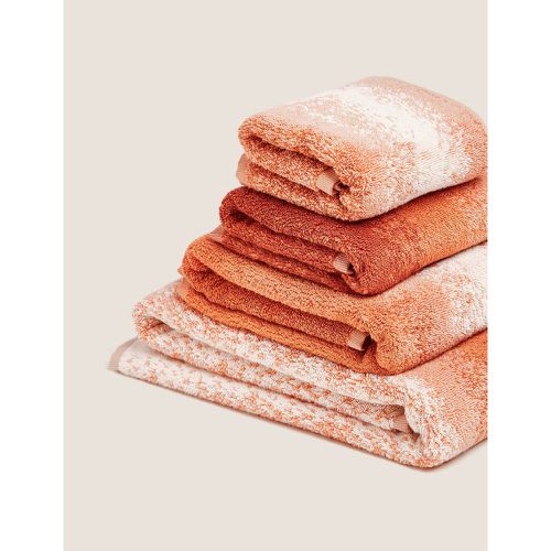 Pure Cotton Luxury Ombre Design Towel orange - Marks & Spencer - Modalova