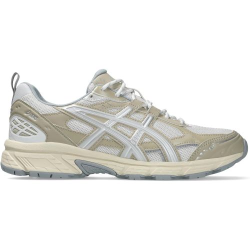 La scarpa GEL-NUNOBIKI rende omaggio alle scarpe da trail dei primi anni 2000. Il Nunobiki, letteralmente il sentiero delle cascate serene, si trova a - MAG10907286 - Modalova