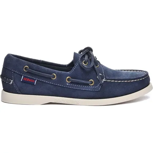 Questa elegante scarpa da barca è stata ricavata da un unico pezzo di pelle scamosciata a grana fine e cucita a mano con la massima cura artigianale. - MAG6657809 - Modalova