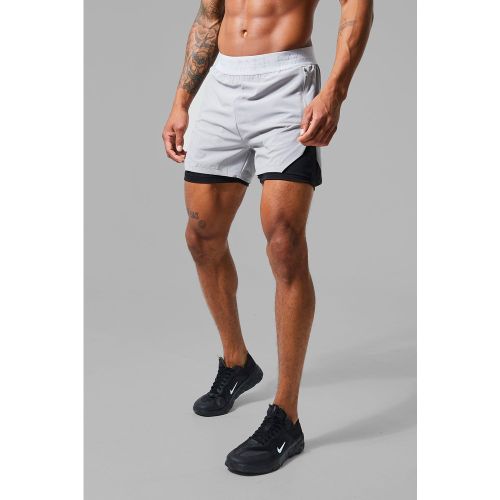 Pantaloncini 2 in 1 Man Active con spacco estremo - boohoo - Modalova