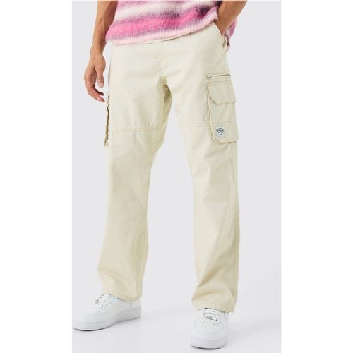 Pantaloni Cargo fissi in nylon ripstop con zip ed etichetta in tessuto - boohoo - Modalova