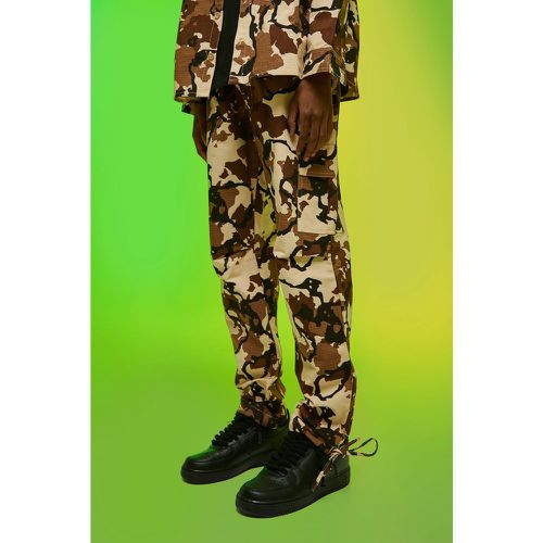 Pantaloni dritti in nylon ripstop in fantasia militare con fascia in vita fissa - boohoo - Modalova