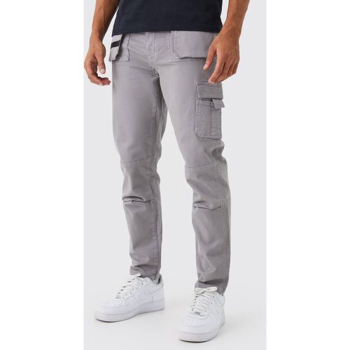 Pantaloni Cargo Slim Fit con spalline - boohoo - Modalova