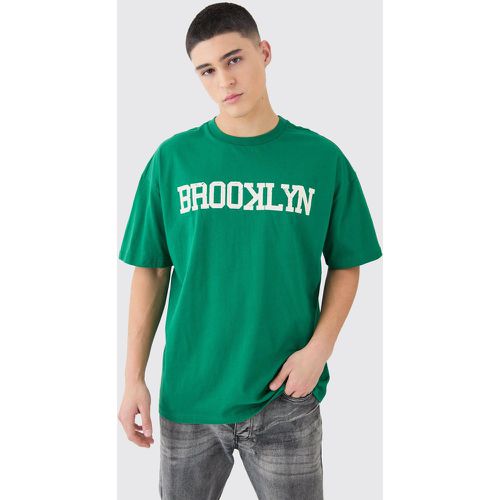 T-shirt oversize Brooklyn stile Varsity - boohoo - Modalova