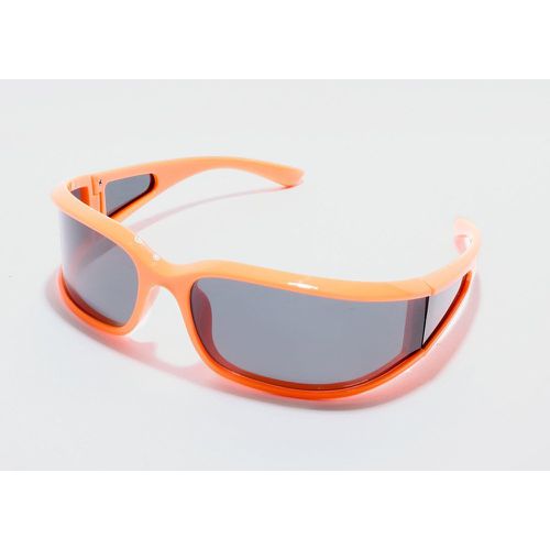 Wrap Around Rectangle Sunglasses In Orange - boohoo - Modalova
