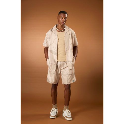 Pantalón Corto Y Camisa De Sarga Suave Con Etiqueta Y Estampado Abstracto - boohoo - Modalova