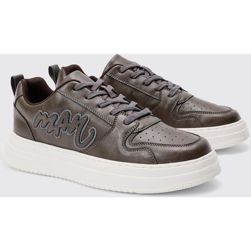 Zapatillas Deportivas Man De Cuero Sintético Con Suela Gruesa En Color Chocolate - boohoo - Modalova