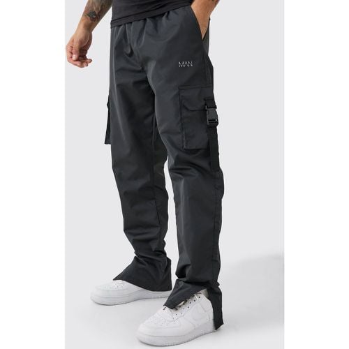 Pantaloni Cargo Man Slim Fit con vita elasticizzata e spacco sul fondo - boohoo - Modalova