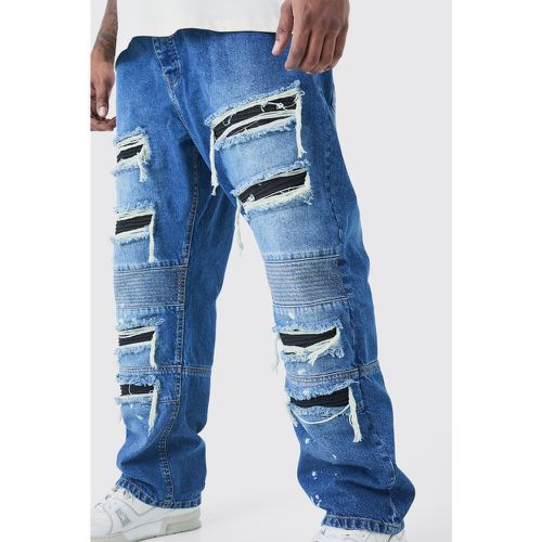 Jeans dritti Plus Size con strappi & rattoppi - boohoo - Modalova