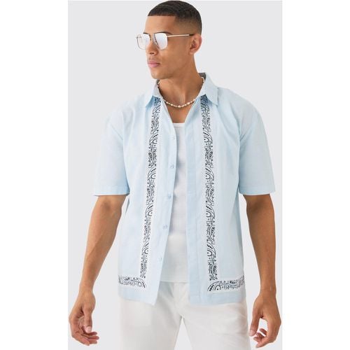 Camicia Boarder in lino con falsatura - boohoo - Modalova