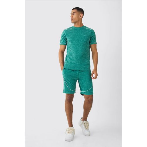 Set T-shirt Slim Fit in spugna con cordoncino & pantaloncini - boohoo - Modalova