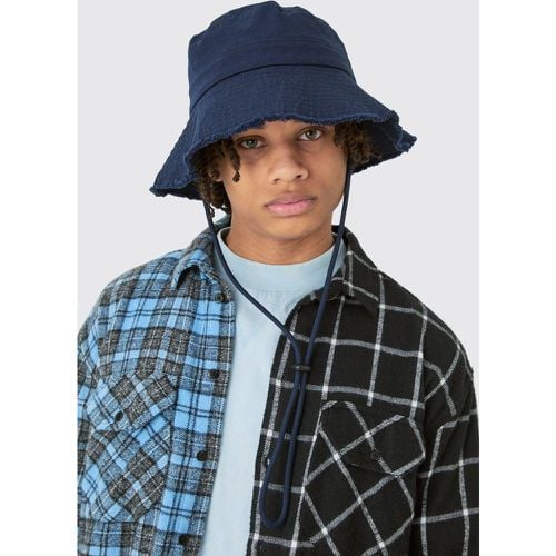 Cappello da pescatore in tela blu con fondo grezzo - boohoo - Modalova